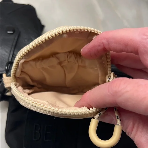 BEIS The sport wristlet set - Picture 8 of 10